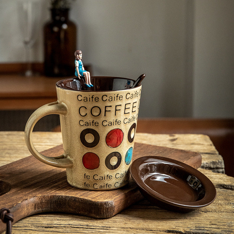 Koppo Living Handbemalte Kaffee-Tasse mit Deckel & Löffel Keramik 350ml Retro-Design